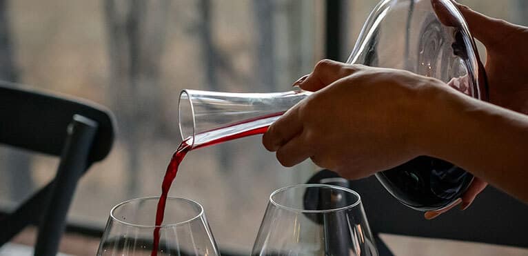 carafe-a-vin © Photo _ Theme Photos sur Unsplash